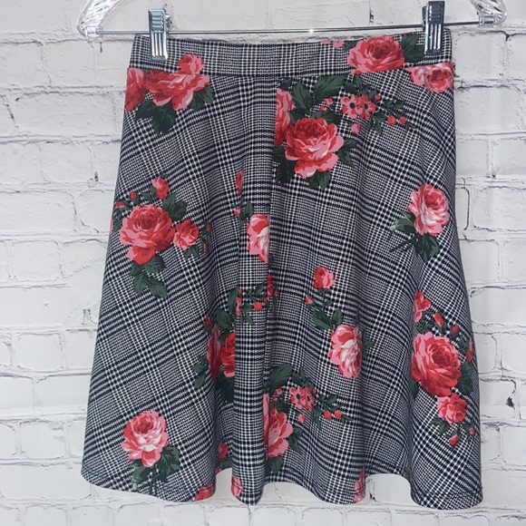 SALE! Bundle & Save Women’s small plaid floral mini skirt elastic waist - Picture 2 of 2